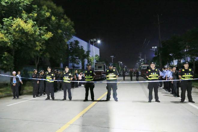 19小时377吨钢板！通宵强制执行确保交付(图2)