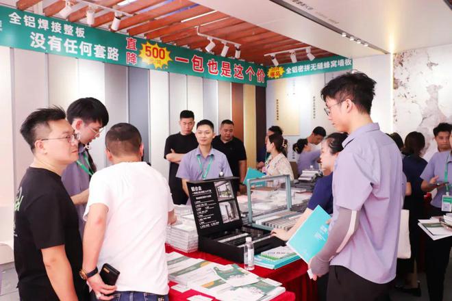 全铝家居无痕焊接整板、新隐形件、封边机在7月凤池展会关注度高(图1)